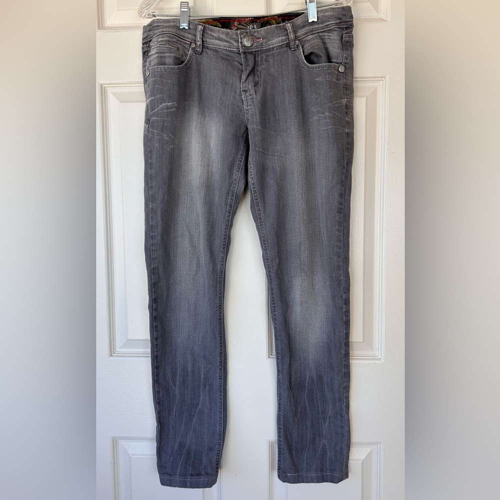 Yuki Gray Distressed Skinny Jeans Size 31‎